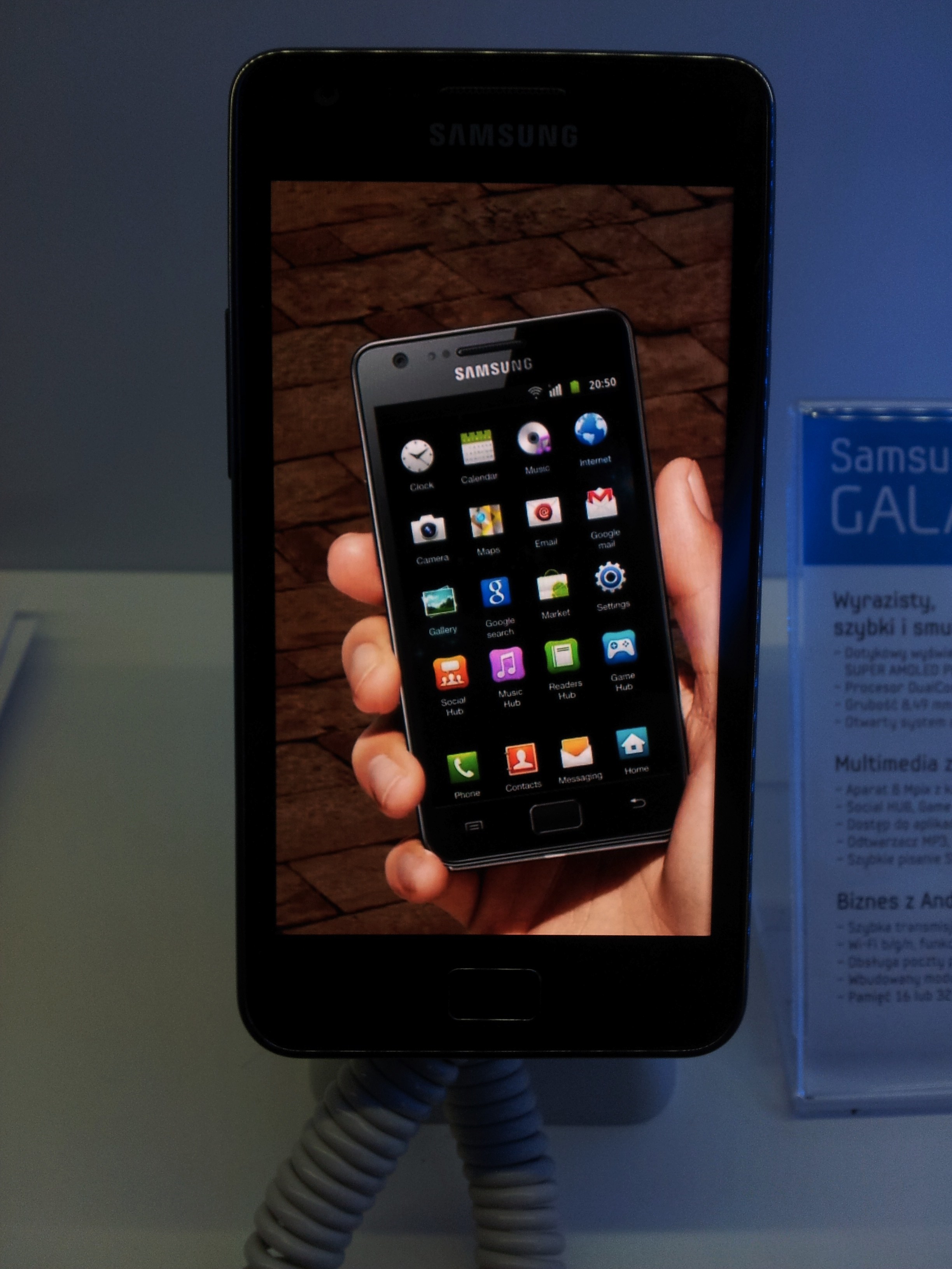 Pętla, czyli Galaxy S II robi zdjęcie Galaxy S II, wyświetlającego Galaxy S II