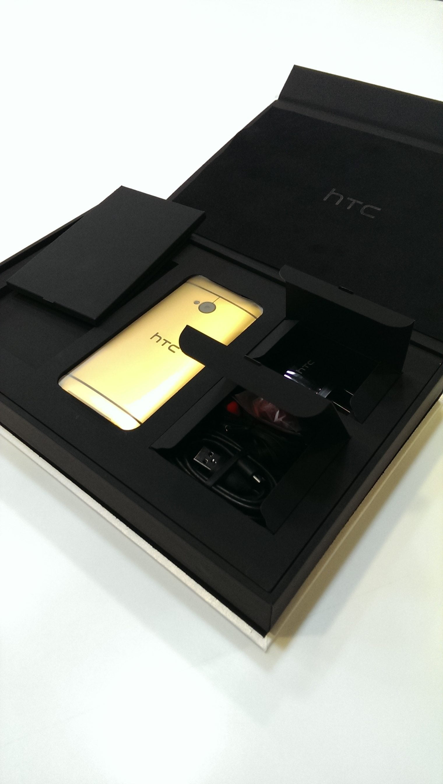 HTC One z 24 karatowego złota